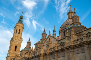 Fototapeta na wymiar Nuestra Senora del Pilar Basilica de One morning, Zaragoza, Spain.