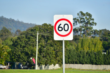オーストラリアの60km/h速度制限の道路標識
