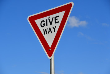 オーストラリアのGIVE WAY標識