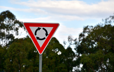 オーストラリアのラウンドアバウト標識