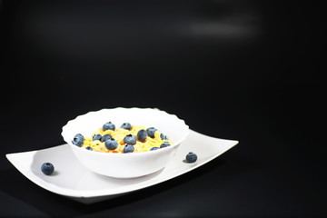 Corn flakes with fresh berries