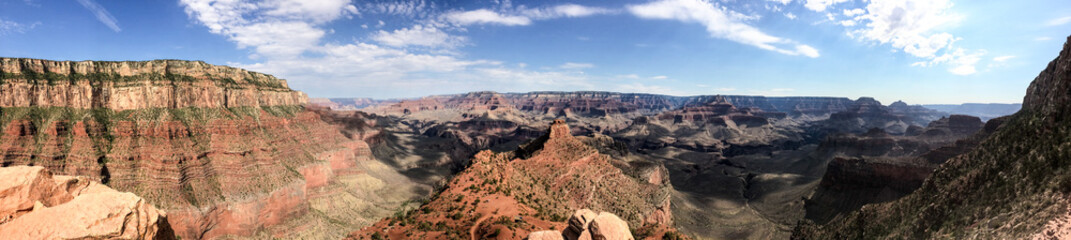 Fototapeta na wymiar panoramic view of grand canyon in arizona