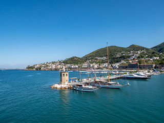 Fototapeta na wymiar Hafen von Forio auf Ischia im Golf von Neapel