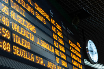 Pantalla de información de salida de trenes Renfe Adif