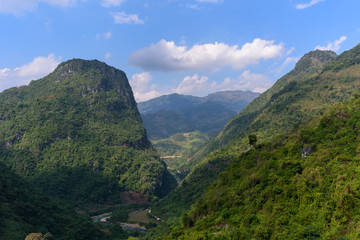 Vue sur les montagnes vietnamiennes du nord