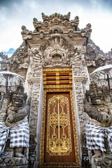 Obraz premium Ubud temple with pond in Bali Indonesia