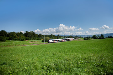 Landscape Fotografie- with SBB train, moving along Zugersee