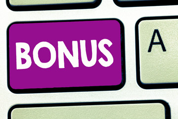 Writing note showing Bonus. Business photo showcasing Reward for good performance Extra dividend and money added to wages.