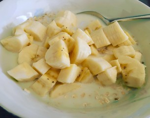 bananas with milk and oatmeal