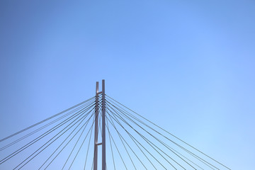 Brücke Brückenpfeiler mit Stahlseilen
