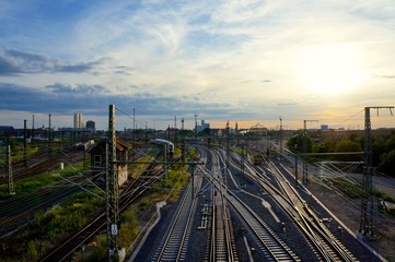 Leipzig Bahnschienen im Abendhimmel