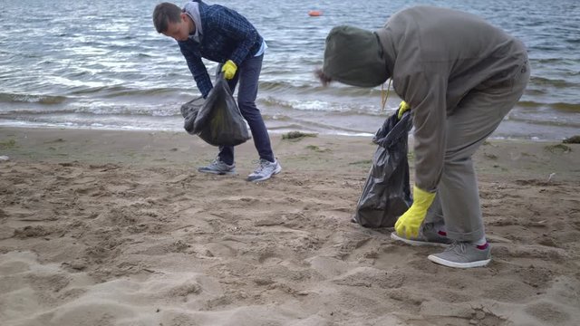 volunteers lift off garbage in beach