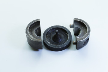 Metal mechanism