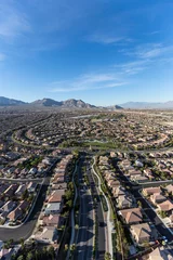 Zelfklevend Fotobehang Verticale luchtfoto van de buitenwijk Summerlin in Las Vegas, Nevada. © trekandphoto