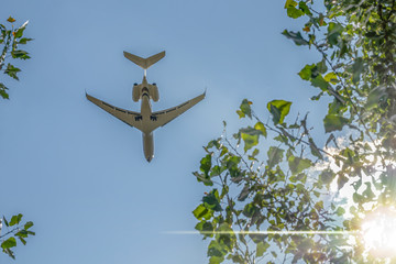 Flugzeug am Himmel