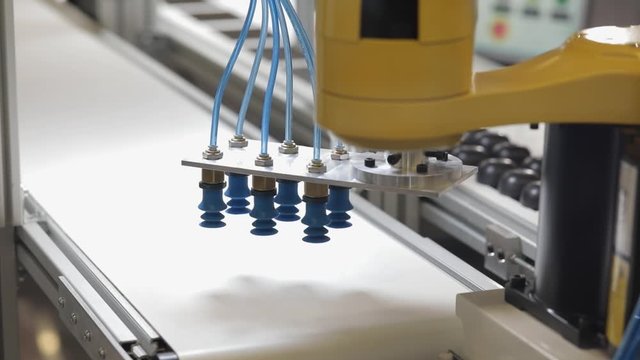 Suction Cup Vacuum Robotic Arm at Conveyor Belt