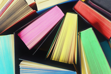 The colors of knowledge