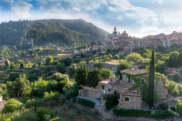 Fototapeta na wymiar View of the buildings of the city of Valldemossa in Mallorca