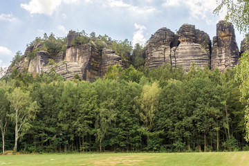 Pfaffenstein im Elbsandsteingebirge von unten gesehen
