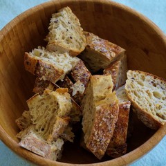  pot of bambo with italian bread inside