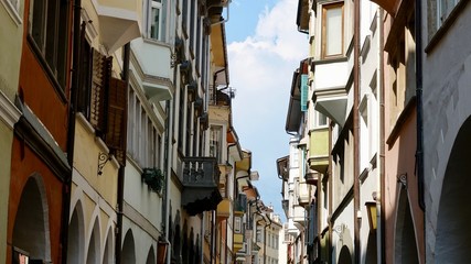 Hausfassaden in Bozen, Südtirol