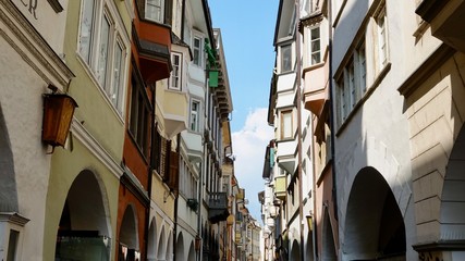 Hausfassaden in Bozen, Südtirol