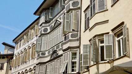 Hausfassaden in Bozen, Südtirol