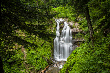 Fototapeta na wymiar mountin waterfallow