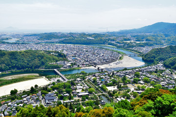 岩国城から見下ろす城下町