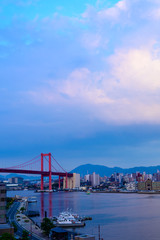 Naklejka premium 洞海湾と若戸大橋の夕焼け（福岡県）