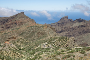 Obraz premium Beautiful road through mountains