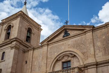 Fototapeta premium street with traditional balconies and old buildings in historical city Valletta Malta