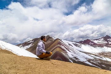 Papier Peint photo Vinicunca Man meditating with panoramic view. Hiking scene in Vinicunca, Cusco region, Peru. Montana of Seven Colors, Rainbow Mountain.