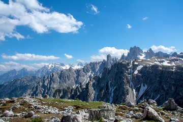 Fototapeta na wymiar Dolomiten mit 3 Zinnen und Misurina see in Süd Tirol italien