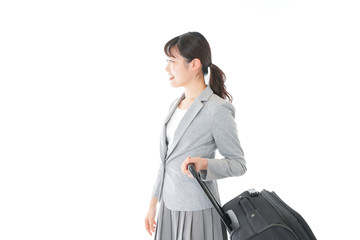 出張に行く若いビジネスウーマン