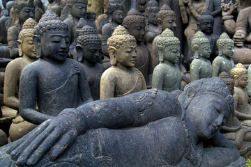 Fototapeta na wymiar Heads of statue of buddha in asian temple