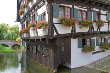 Schiefes Haus Stock Photos And Royalty Free Images Vectors And