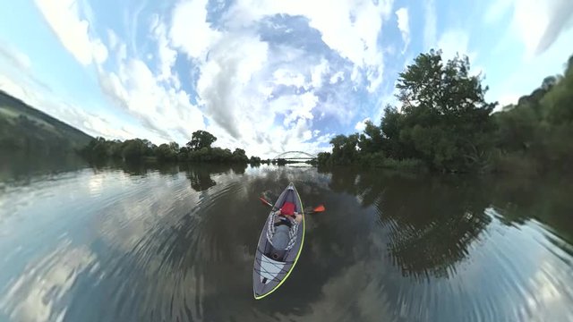 VR360, Paddler unter Br&uuml;cke, Little Planet Effekt