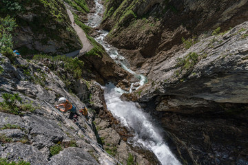 Obraz premium Simms-Wasserfall Klettersteig in Holzgau