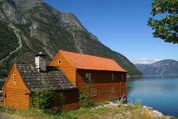 Fototapeta na wymiar Haus am Eidfjord