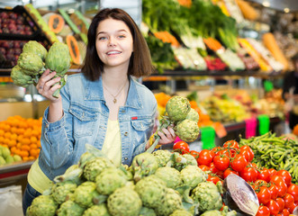 Woman choosing fruit