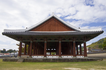 korean old building with colonnade