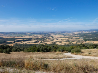 Vistas de la región de Navarra, España en verano desde el Alto del Perdón