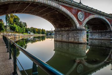 Fototapeta premium Torino, tramonto sulle rive del Po