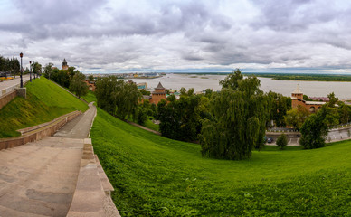 Fototapeta na wymiar view from the high bank of the Volga and the park in Nizhny Novgorod