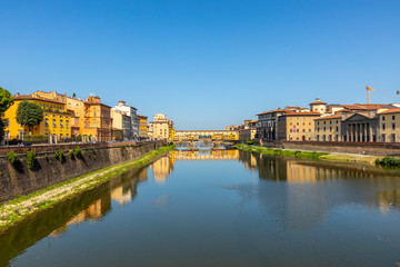 Fototapeta na wymiar historic Ponte Veccio in Florence at river Arno