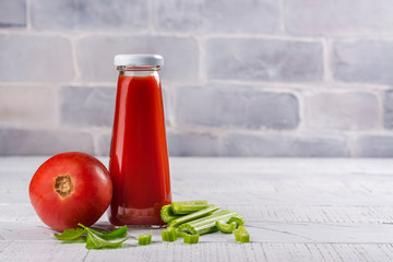 Fresh oranic tomato and celery juice