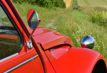 Ente 2CV im Feld 