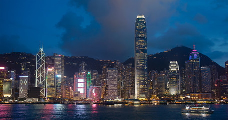 Naklejka premium Hong Kong skyline at night