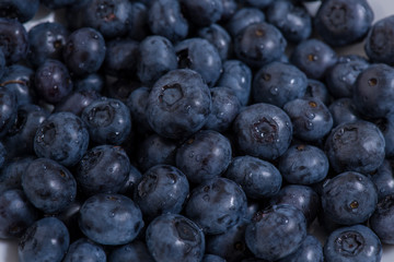  Clean freshly picked blueberries - close up studio shot. ( Ingredients:  Antioxidants , Vitamin C, Antioxidant)